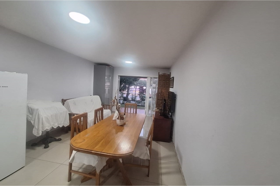 1 Bedroom Property for Sale in Essenwood KwaZulu-Natal