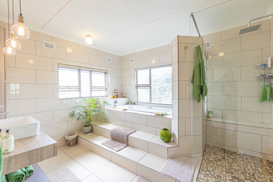 5 Bedroom Property for Sale in Athlone Park KwaZulu-Natal