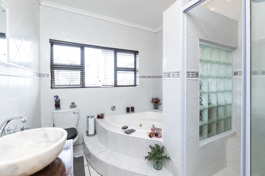 5 Bedroom Property for Sale in Athlone Park KwaZulu-Natal