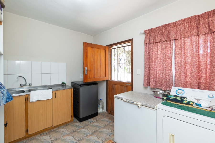 5 Bedroom Property for Sale in Athlone Park KwaZulu-Natal
