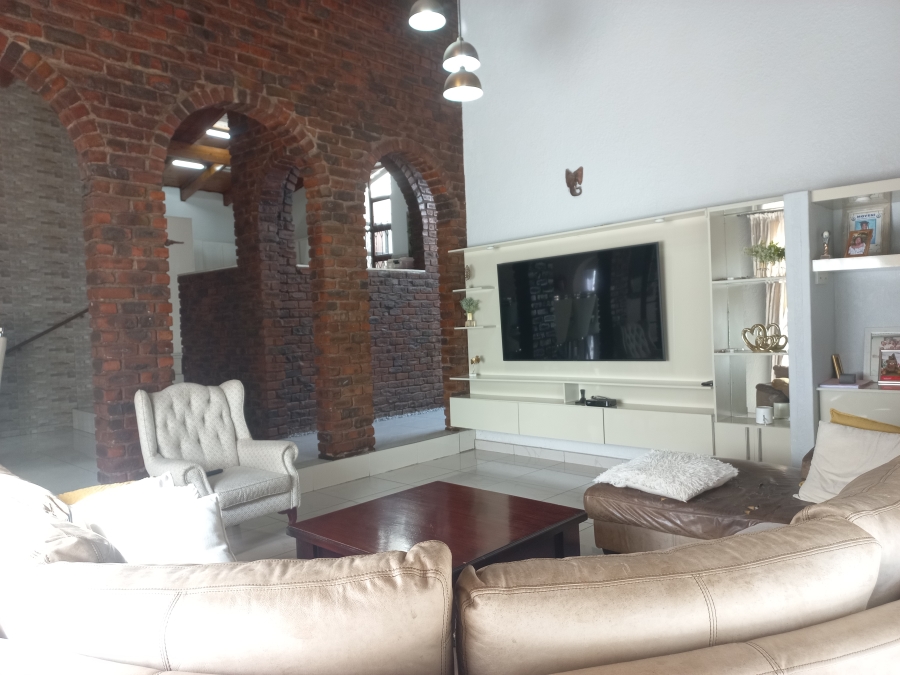 5 Bedroom Property for Sale in Amanzimtoti KwaZulu-Natal