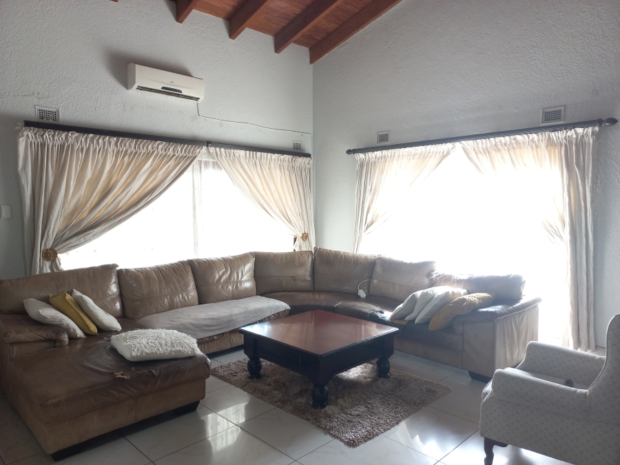 5 Bedroom Property for Sale in Amanzimtoti KwaZulu-Natal
