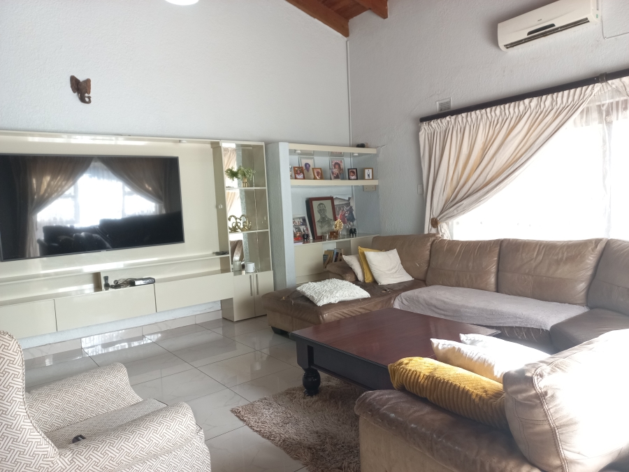 5 Bedroom Property for Sale in Amanzimtoti KwaZulu-Natal