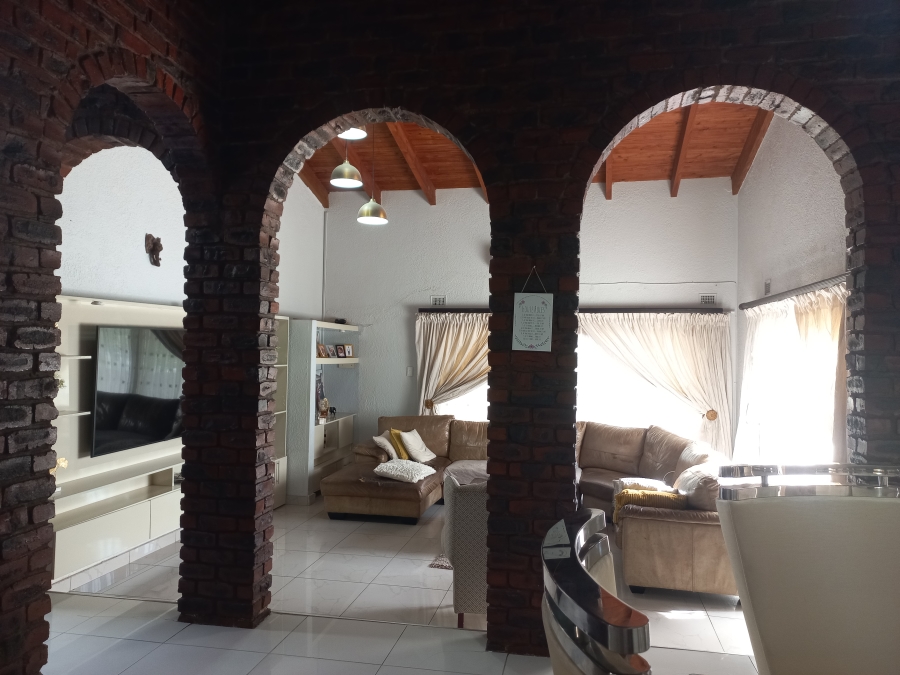 5 Bedroom Property for Sale in Amanzimtoti KwaZulu-Natal