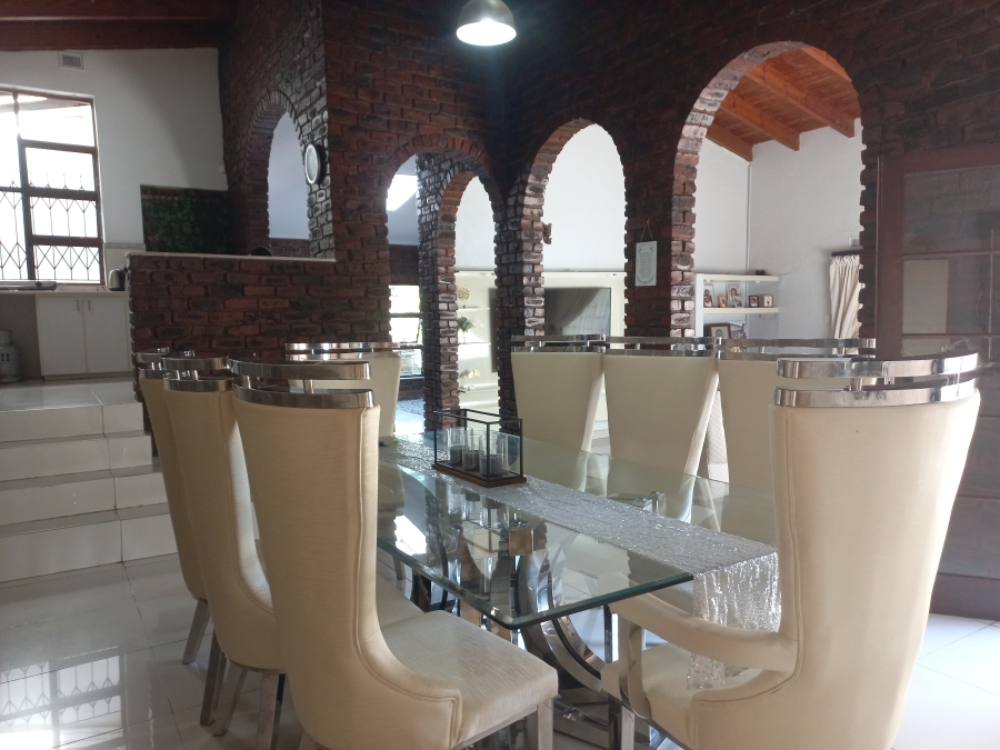 5 Bedroom Property for Sale in Amanzimtoti KwaZulu-Natal