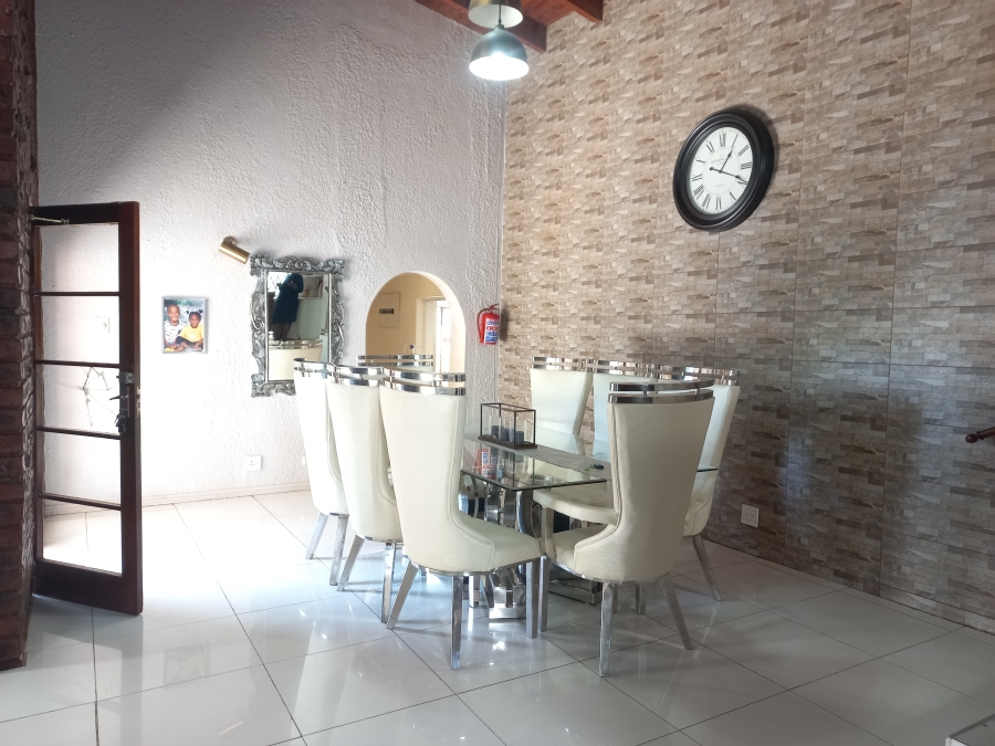 5 Bedroom Property for Sale in Amanzimtoti KwaZulu-Natal