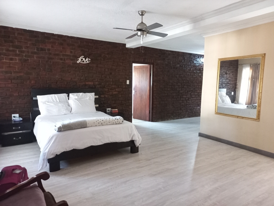5 Bedroom Property for Sale in Amanzimtoti KwaZulu-Natal