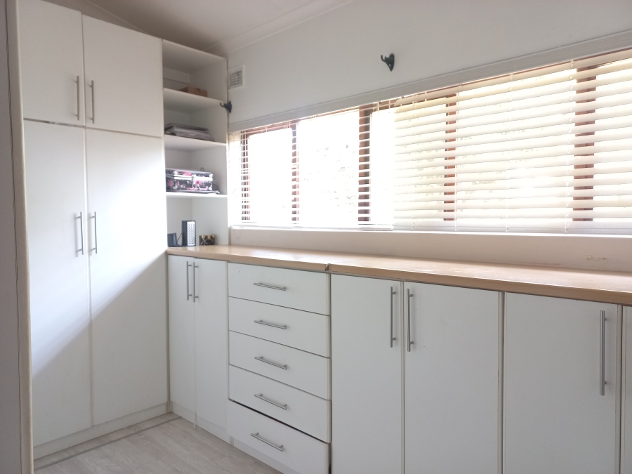 5 Bedroom Property for Sale in Amanzimtoti KwaZulu-Natal
