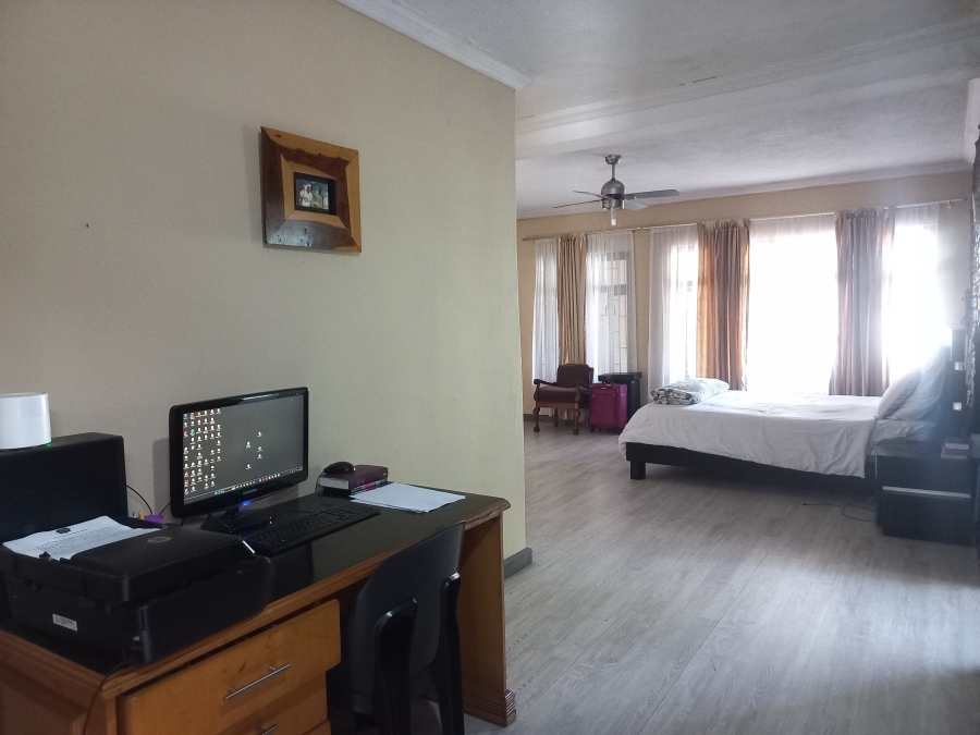 5 Bedroom Property for Sale in Amanzimtoti KwaZulu-Natal