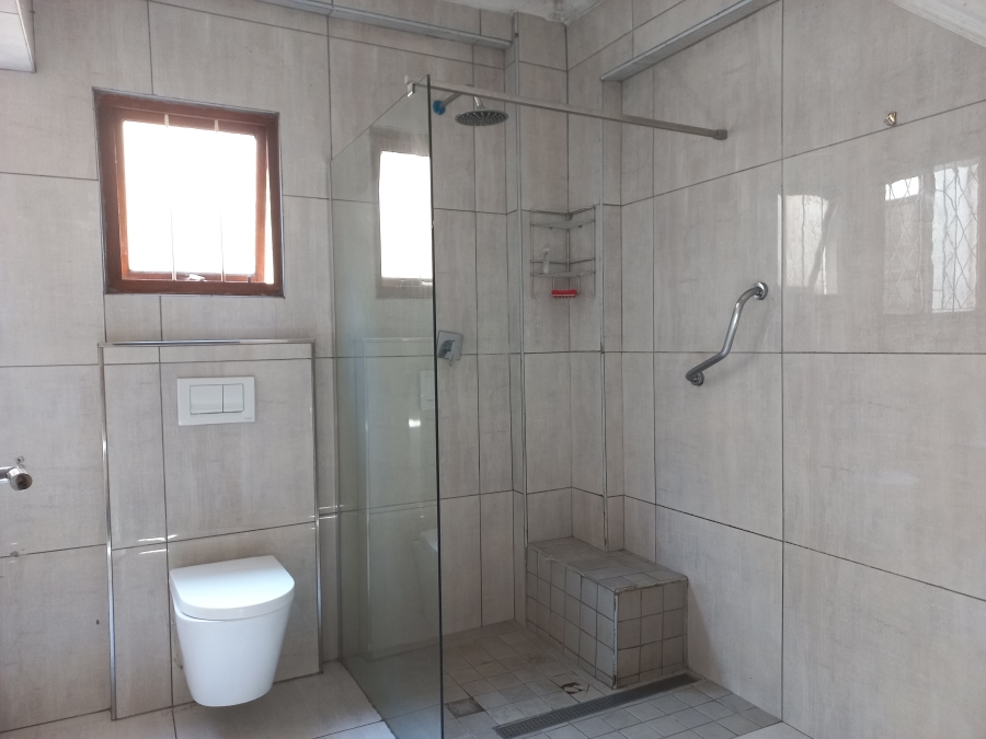 5 Bedroom Property for Sale in Amanzimtoti KwaZulu-Natal