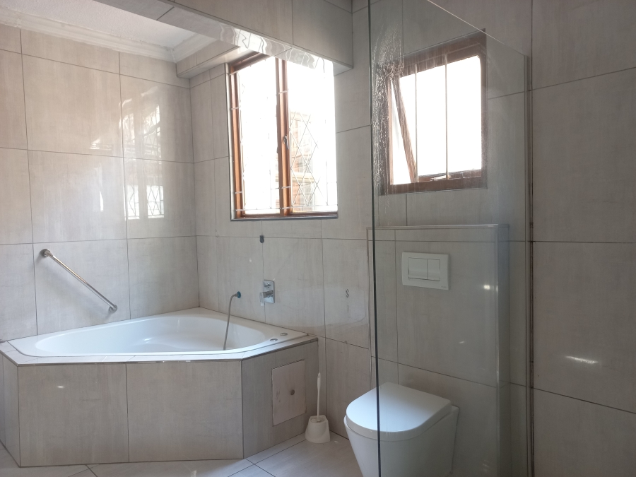 5 Bedroom Property for Sale in Amanzimtoti KwaZulu-Natal