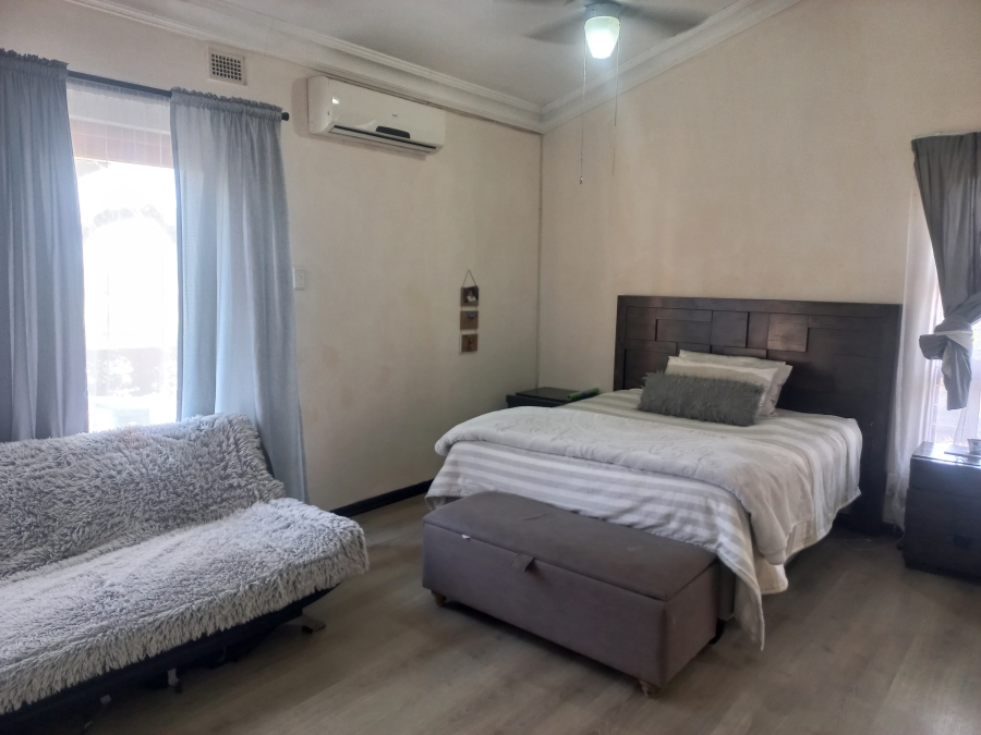 5 Bedroom Property for Sale in Amanzimtoti KwaZulu-Natal
