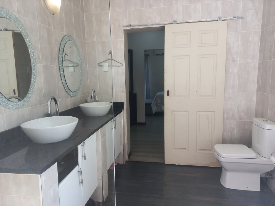 5 Bedroom Property for Sale in Amanzimtoti KwaZulu-Natal