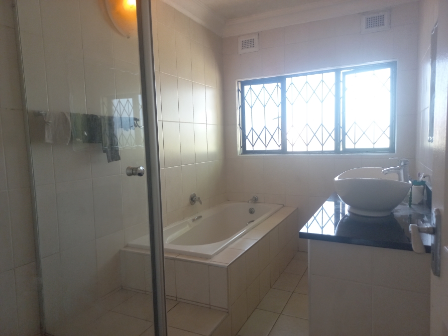 5 Bedroom Property for Sale in Amanzimtoti KwaZulu-Natal