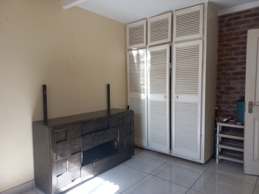 5 Bedroom Property for Sale in Amanzimtoti KwaZulu-Natal