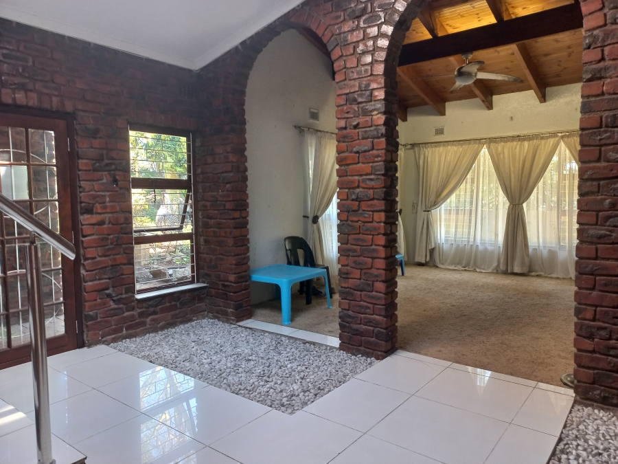 5 Bedroom Property for Sale in Amanzimtoti KwaZulu-Natal