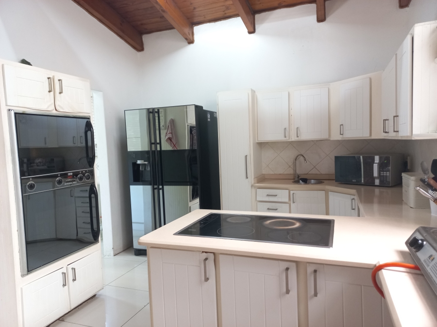 5 Bedroom Property for Sale in Amanzimtoti KwaZulu-Natal