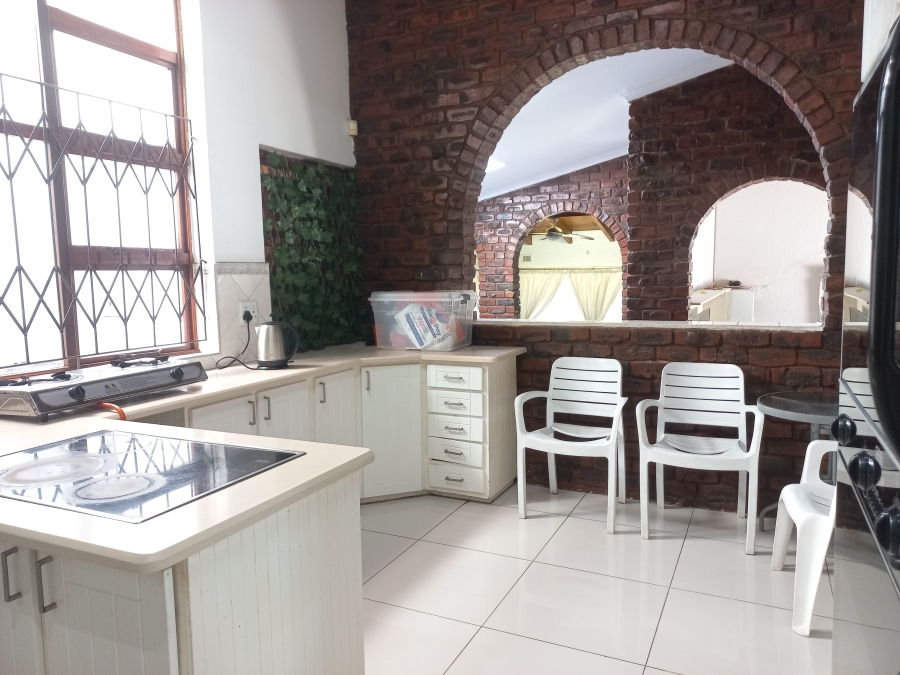 5 Bedroom Property for Sale in Amanzimtoti KwaZulu-Natal
