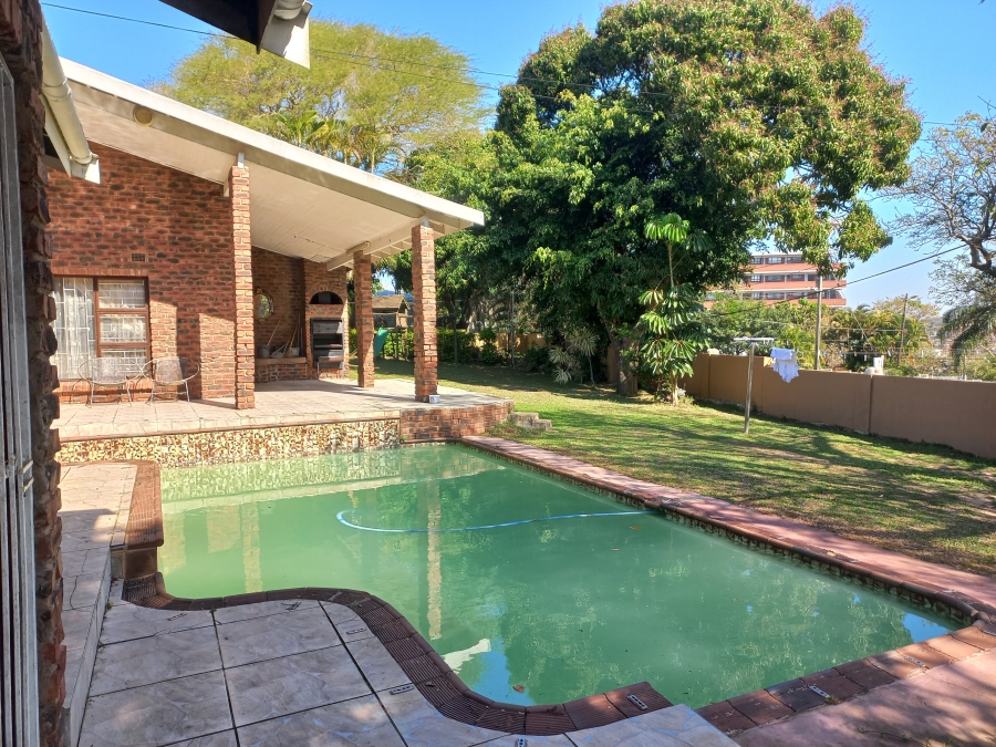 5 Bedroom Property for Sale in Amanzimtoti KwaZulu-Natal