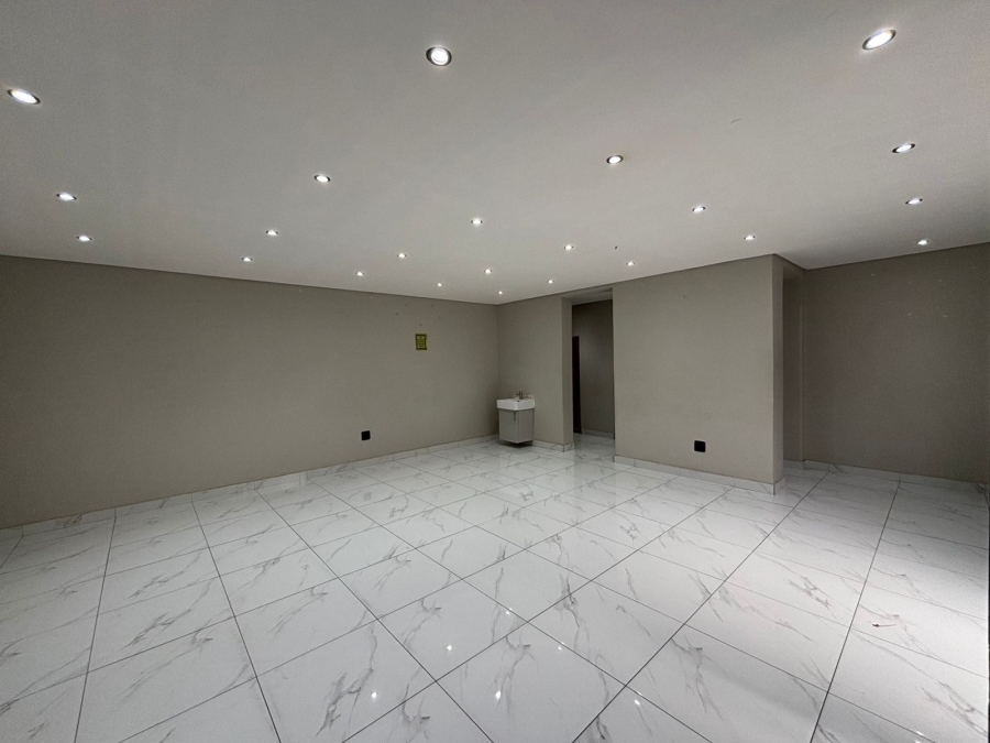 To Let 4 Bedroom Property for Rent in Essenwood KwaZulu-Natal