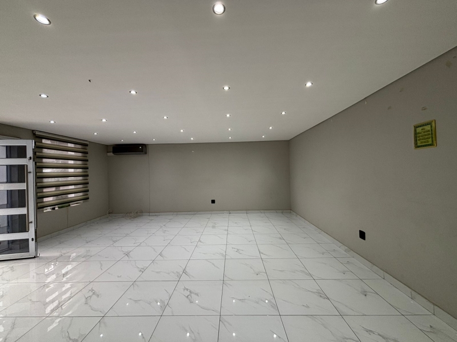To Let 4 Bedroom Property for Rent in Essenwood KwaZulu-Natal