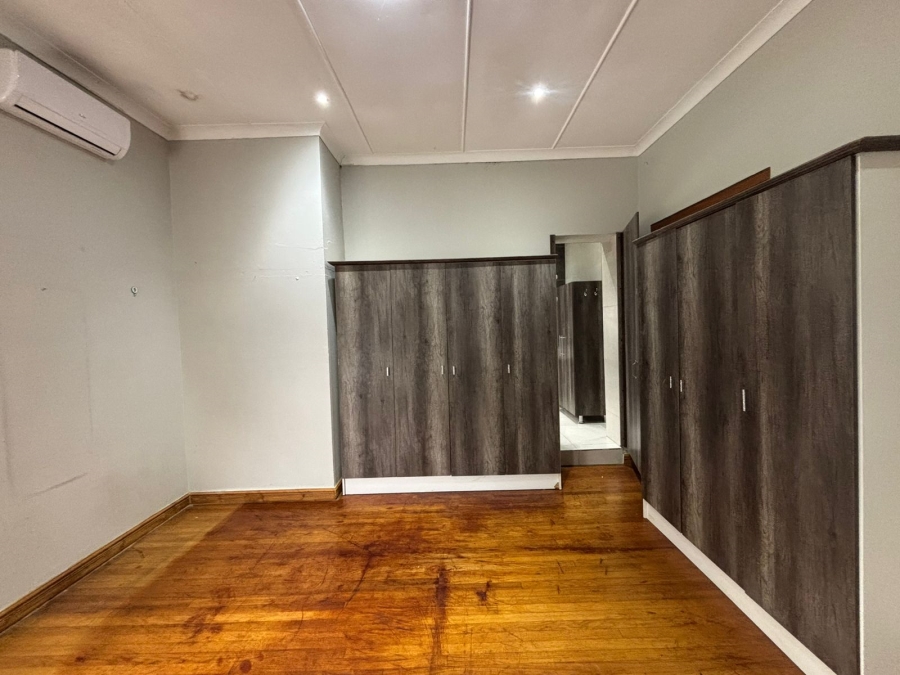 To Let 4 Bedroom Property for Rent in Essenwood KwaZulu-Natal