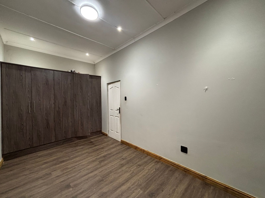 To Let 4 Bedroom Property for Rent in Essenwood KwaZulu-Natal