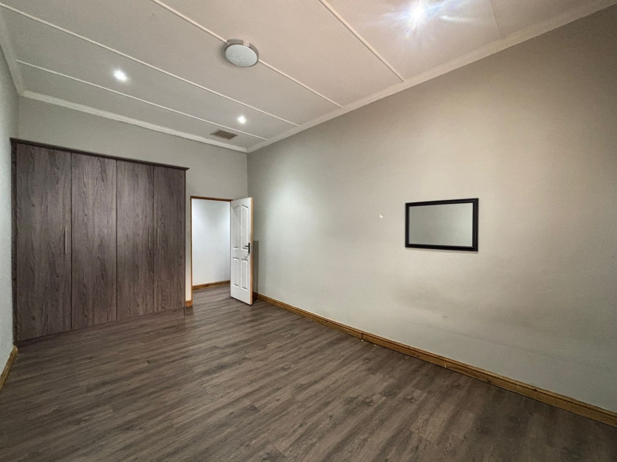 To Let 4 Bedroom Property for Rent in Essenwood KwaZulu-Natal