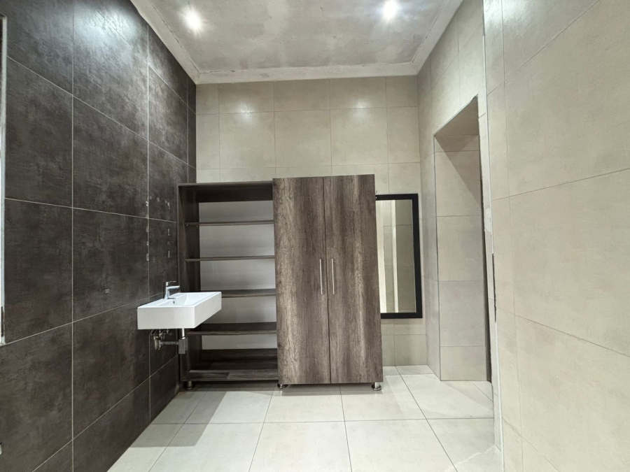 To Let 4 Bedroom Property for Rent in Essenwood KwaZulu-Natal