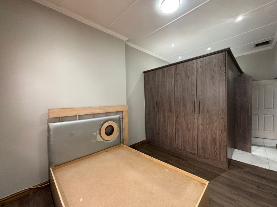 To Let 4 Bedroom Property for Rent in Essenwood KwaZulu-Natal