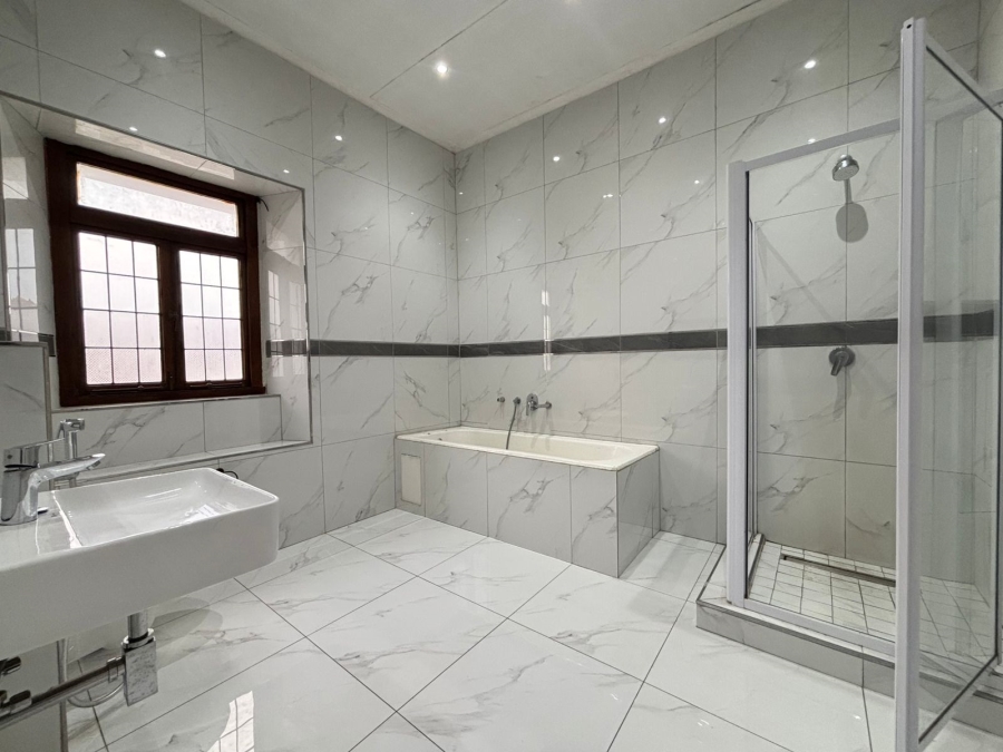 To Let 4 Bedroom Property for Rent in Essenwood KwaZulu-Natal