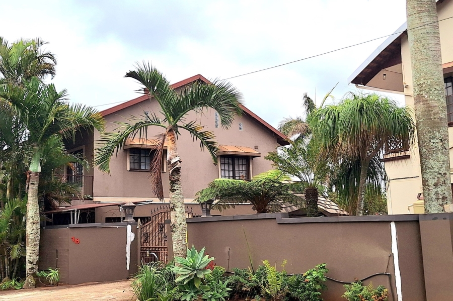 6 Bedroom Property for Sale in Winklespruit KwaZulu-Natal