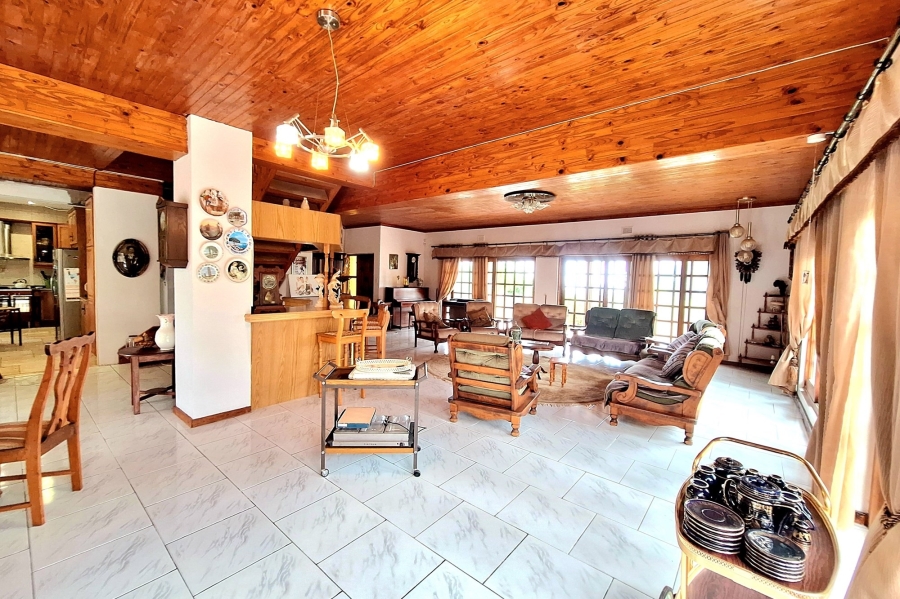 6 Bedroom Property for Sale in Winklespruit KwaZulu-Natal