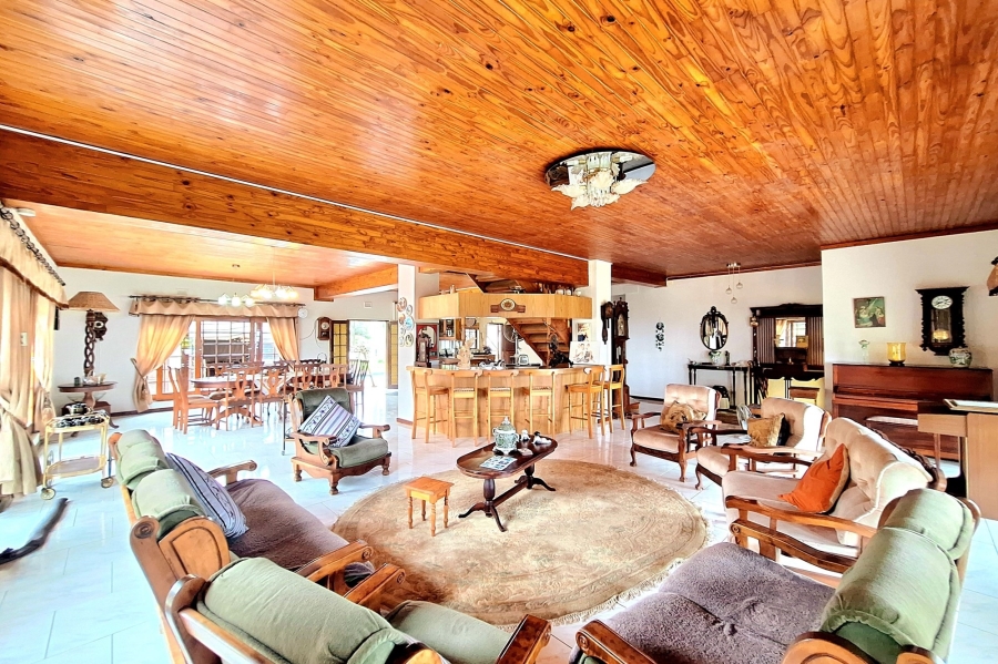6 Bedroom Property for Sale in Winklespruit KwaZulu-Natal
