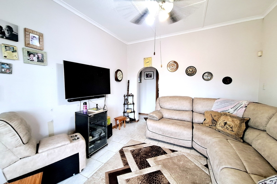 6 Bedroom Property for Sale in Winklespruit KwaZulu-Natal