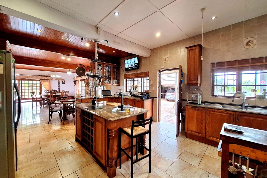 6 Bedroom Property for Sale in Winklespruit KwaZulu-Natal