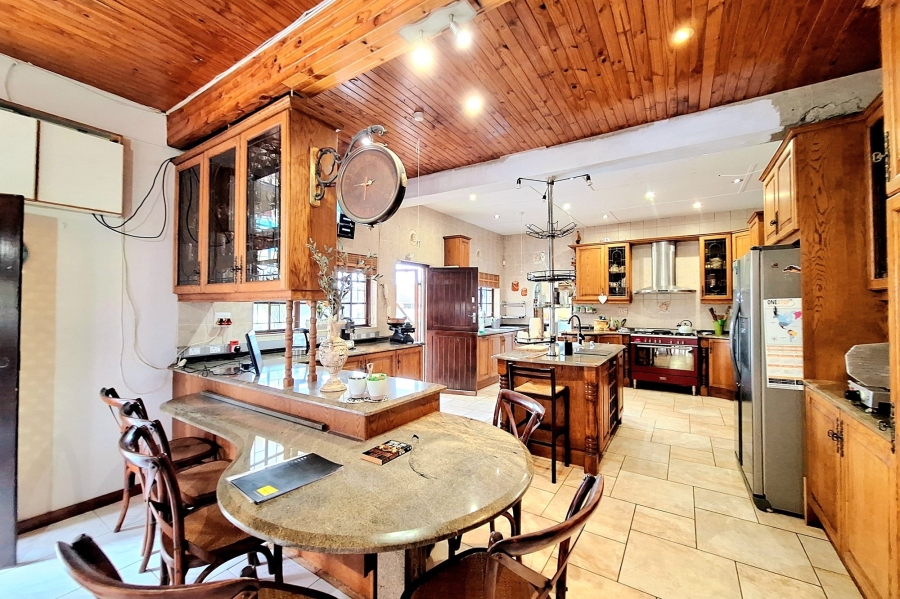 6 Bedroom Property for Sale in Winklespruit KwaZulu-Natal