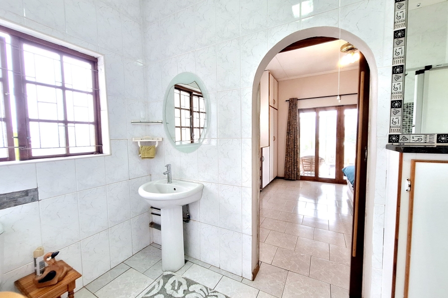 6 Bedroom Property for Sale in Winklespruit KwaZulu-Natal