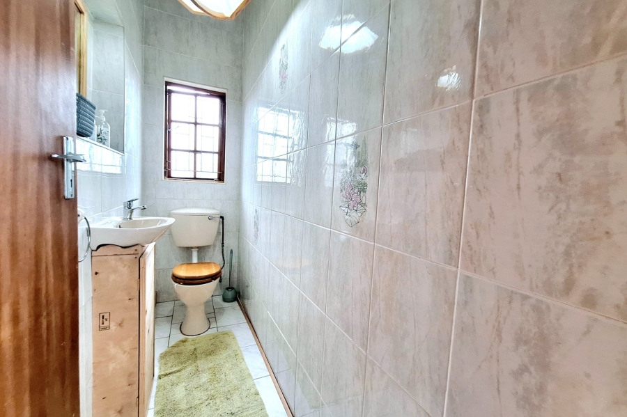 6 Bedroom Property for Sale in Winklespruit KwaZulu-Natal