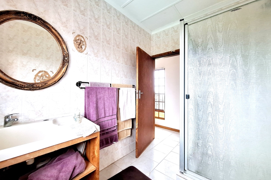 6 Bedroom Property for Sale in Winklespruit KwaZulu-Natal