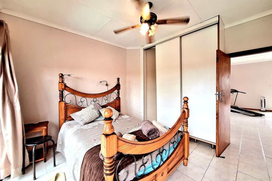 6 Bedroom Property for Sale in Winklespruit KwaZulu-Natal
