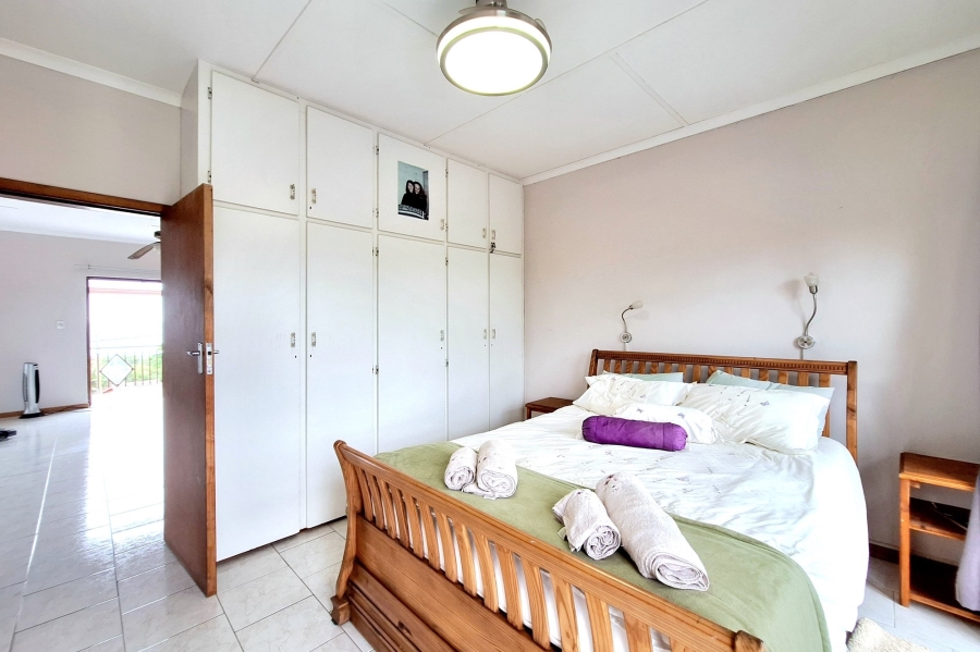 6 Bedroom Property for Sale in Winklespruit KwaZulu-Natal