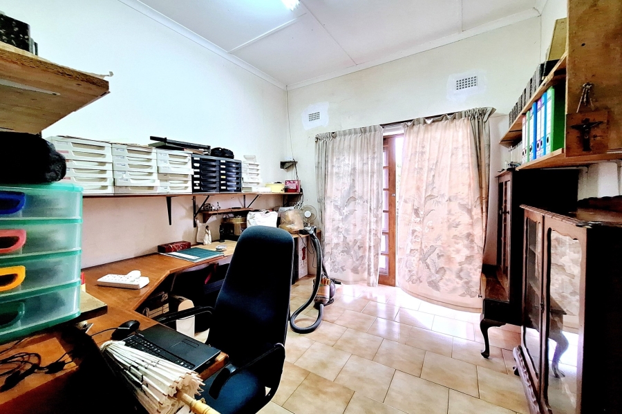 6 Bedroom Property for Sale in Winklespruit KwaZulu-Natal