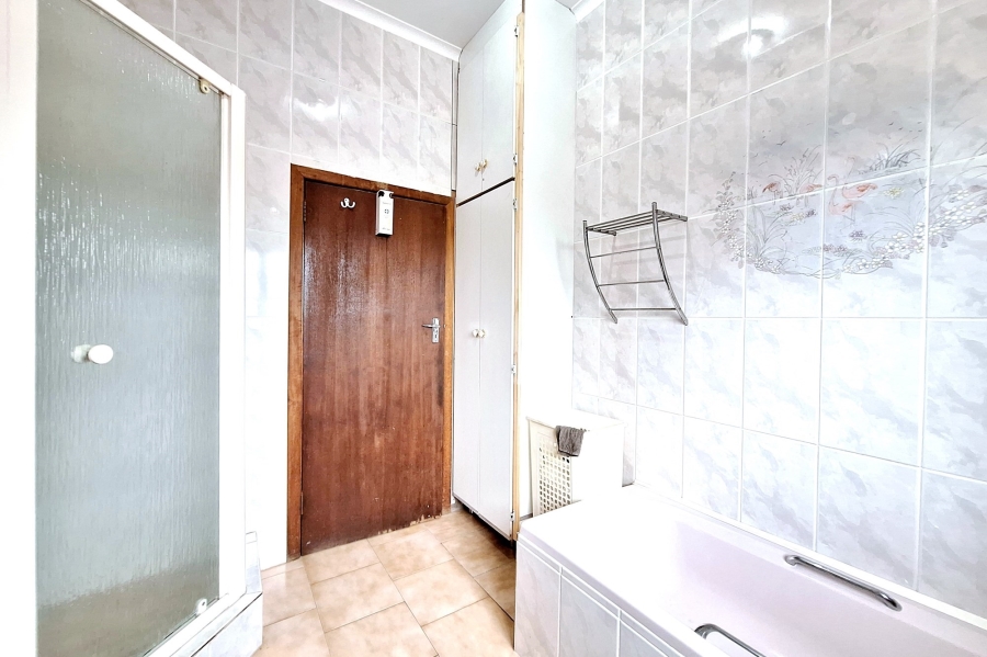 6 Bedroom Property for Sale in Winklespruit KwaZulu-Natal