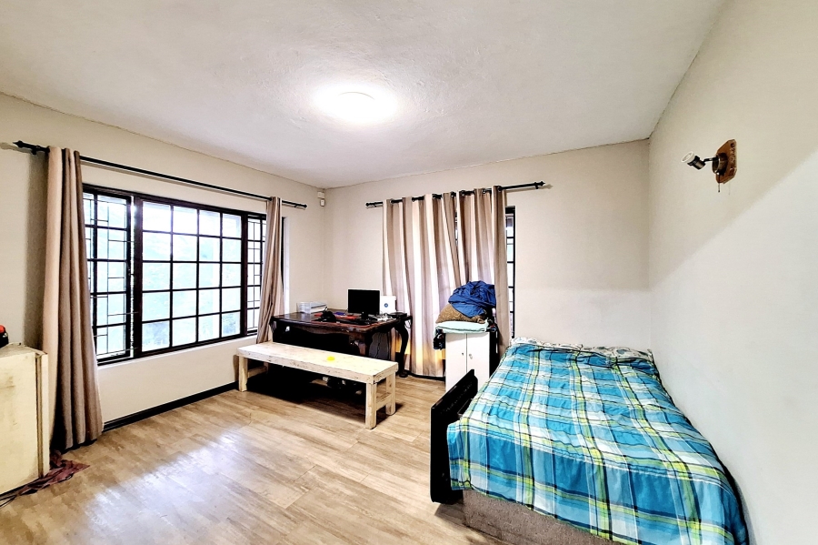 6 Bedroom Property for Sale in Winklespruit KwaZulu-Natal