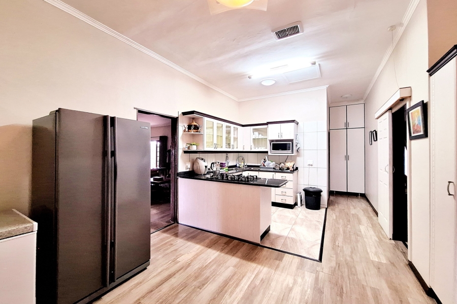 6 Bedroom Property for Sale in Winklespruit KwaZulu-Natal