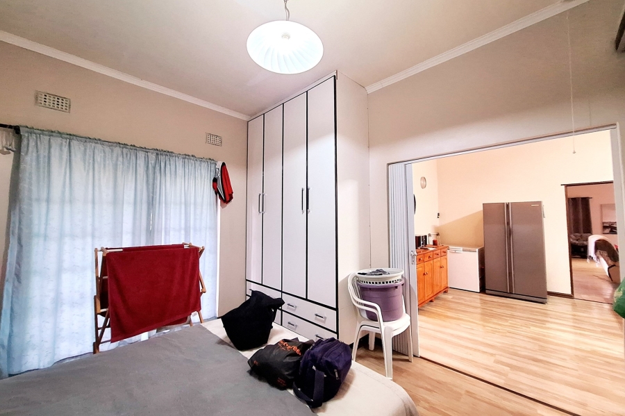 6 Bedroom Property for Sale in Winklespruit KwaZulu-Natal