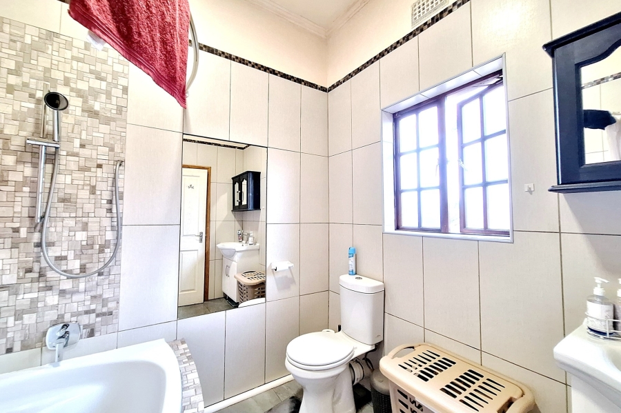 6 Bedroom Property for Sale in Winklespruit KwaZulu-Natal