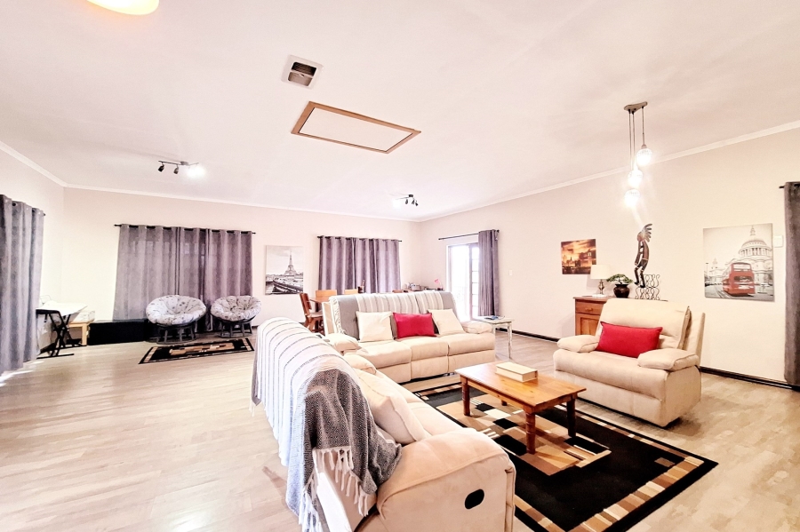 6 Bedroom Property for Sale in Winklespruit KwaZulu-Natal