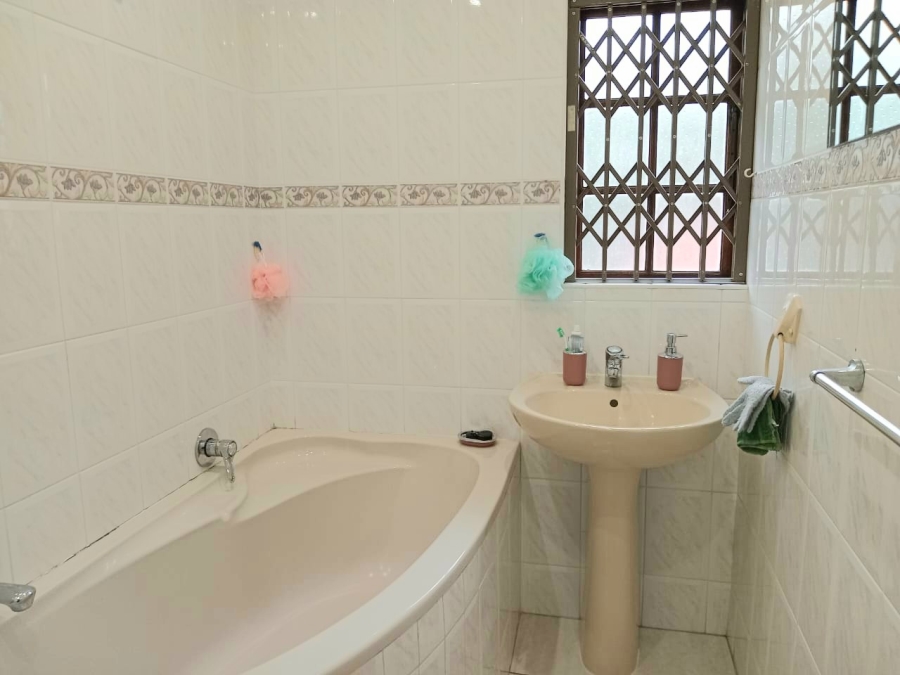3 Bedroom Property for Sale in Uvongo KwaZulu-Natal